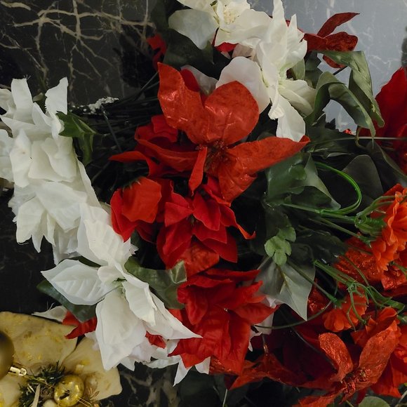 Christmas Decorations Lot - Picture 2 of 11